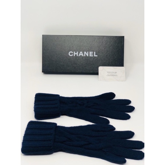 Chanel woolen  hand gloves - Picture 5 of 8